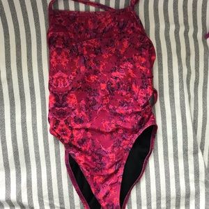 Jolyn onepiece tieback